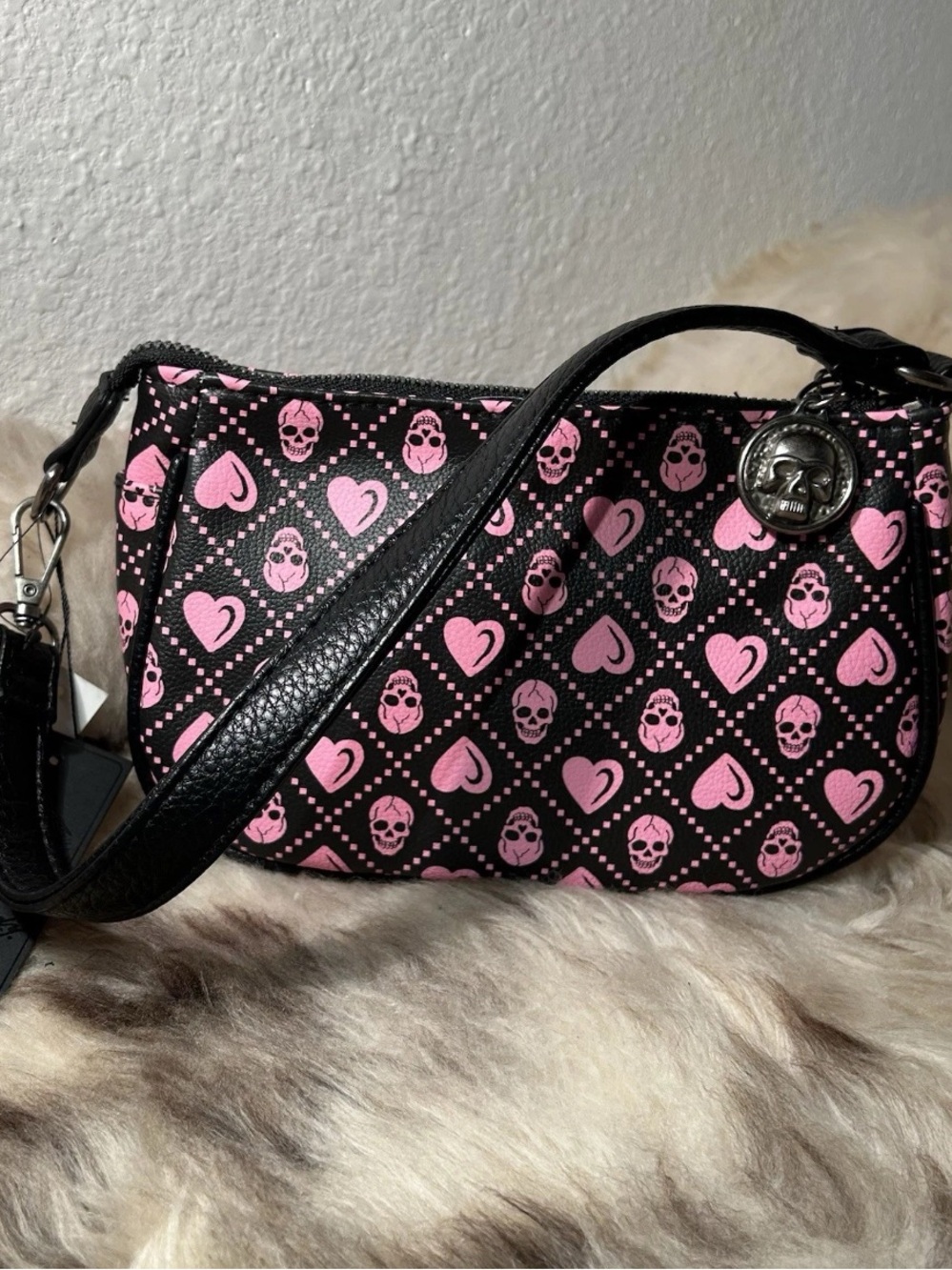 Ed Hardy Black & Pink Skull Crossbones Shoulder Bag NWT - Picture 2 of 11